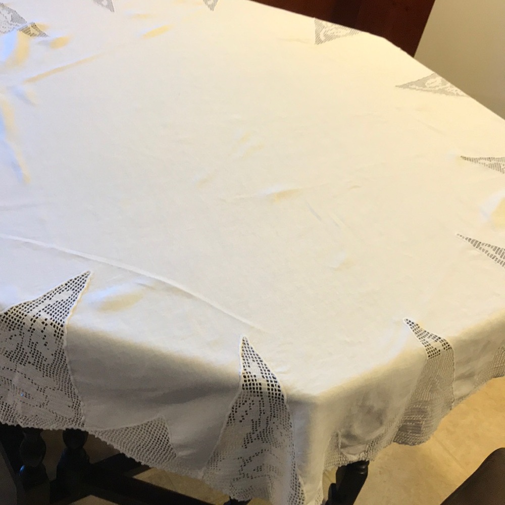 Antique Linen Tablecloth with Hand-Made Filet Lace